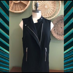 Babaton Aritzia black zip up vest